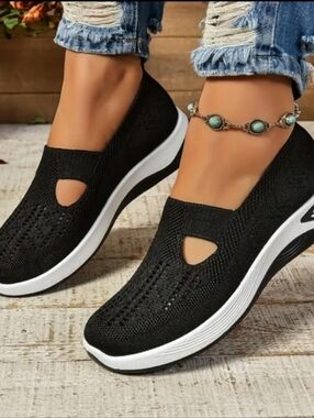 Stylish Black Slip-On Sneakers Size 6